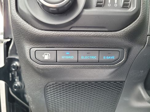 Used 2021 Jeep Wrangler Unlimited Sahara w/ Cold Weather Group AWD/4WD image 25