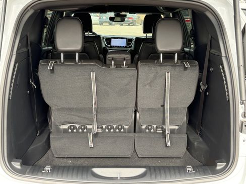 New 2026 Chrysler Pacifica Select image 26