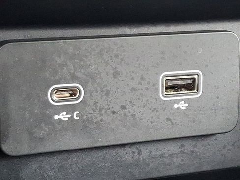 Used 2024 Land Rover Defender 110 S image 26