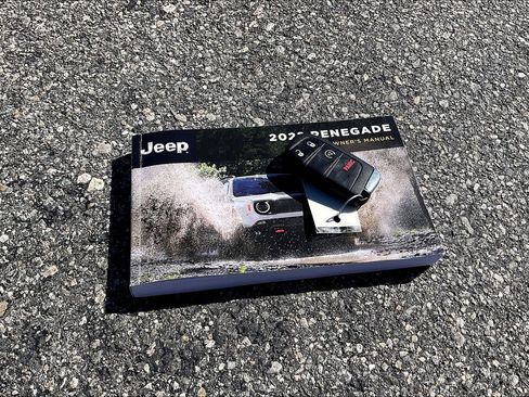 Certified 2022 Jeep Renegade Latitude w/ Convenience Group image 10