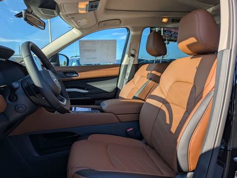New 2025 Nissan Pathfinder Platinum w/ Black Appearance Package image 14