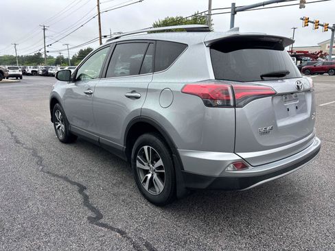Used 2018 Toyota RAV4 XLE AWD/4WD image 5