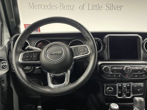 Used 2019 Jeep Wrangler Unlimited Sahara AWD/4WD image 31