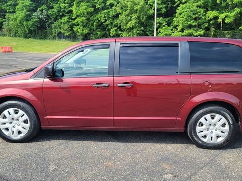 Used 2019 Dodge Grand Caravan SE w/ UConnect Hands-Free Group FWD image 9