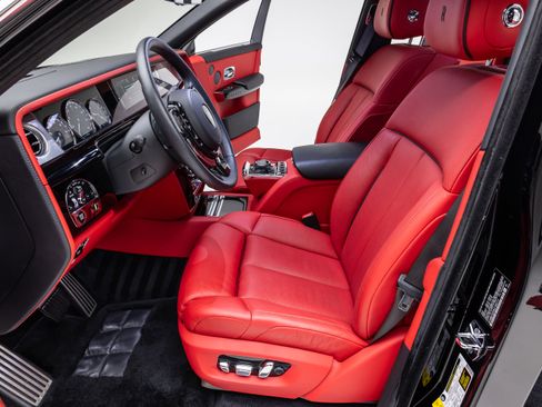 Used 2019 Rolls-Royce Phantom Sedan image 43