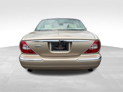 Used 2005 Jaguar XJ8 RWD image 4