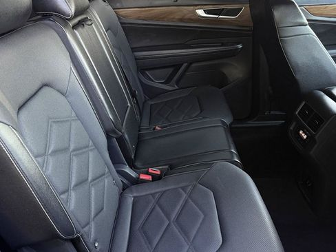 Used 2024 Volkswagen Atlas SE AWD/4WD image 40
