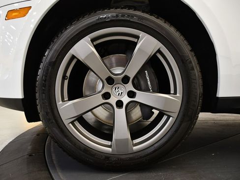 Certified 2025 Porsche Macan Turbo image 16