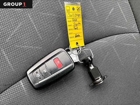 Used 2025 Toyota RAV4 XLE AWD/4WD image 15