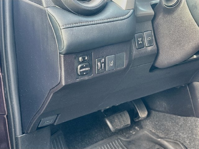 Used 2018 Toyota RAV4 XLE AWD/4WD image 10