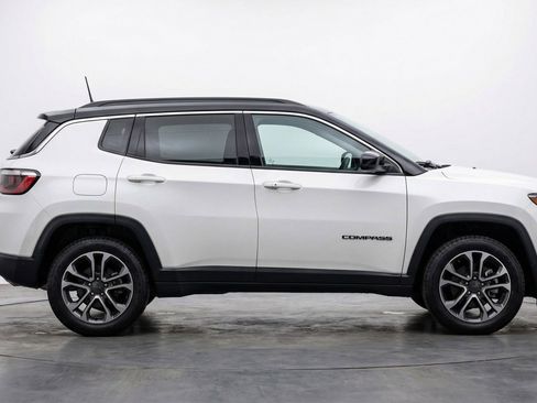 Used 2025 Jeep Compass Trailhawk image 11