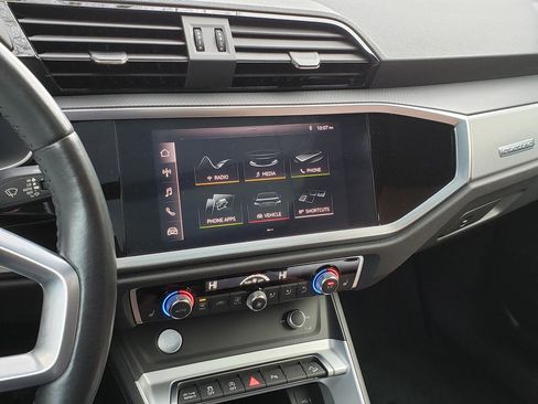 Used 2020 Audi Q3 2.0T Premium w/ Convenience Package image 24