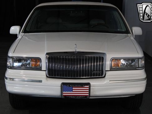 Used 1996 Lincoln Town Car Executive image 12