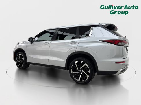 Used 2023 Mitsubishi Outlander SE FWD image 4
