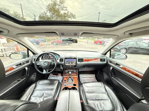 Used 2012 Volkswagen Touareg VR6 image 26