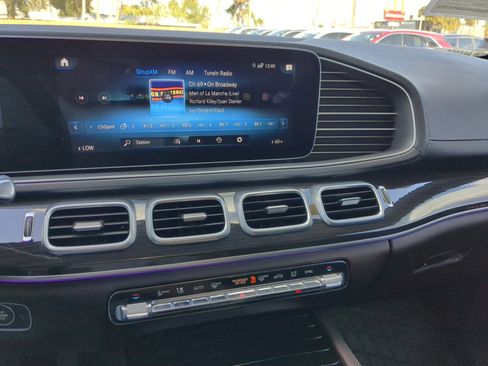 Used 2023 Mercedes-Benz GLS 450 4MATIC image 23