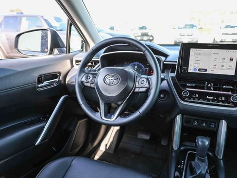 Certified 2024 Toyota Corolla Cross XLE w/ Convenience Package FWD image 4