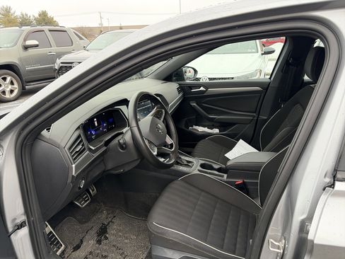 Used 2023 Volkswagen Jetta Sport image 9