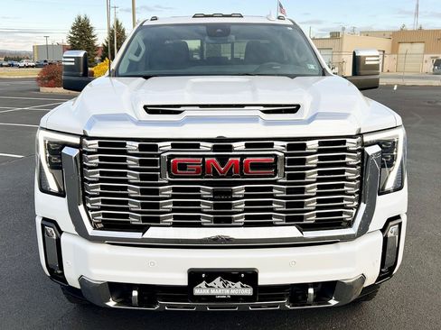 Used 2024 GMC Sierra 2500 Denali image 14