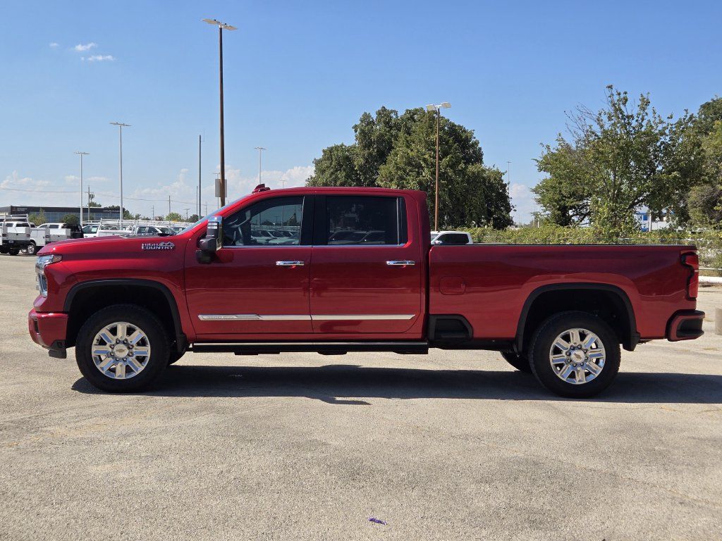 Used 2025 Chevrolet Silverado 3500 High Country w/ High Country Premium Package AWD/4WD image 4