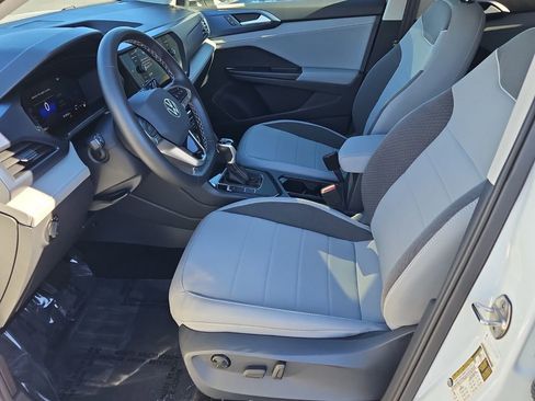 Used 2024 Volkswagen Taos SE image 11