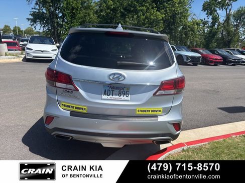 Used 2018 Hyundai Santa Fe SE w/ Cargo Package FWD image 11