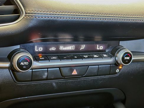Used 2024 MAZDA MAZDA3 s FWD image 10