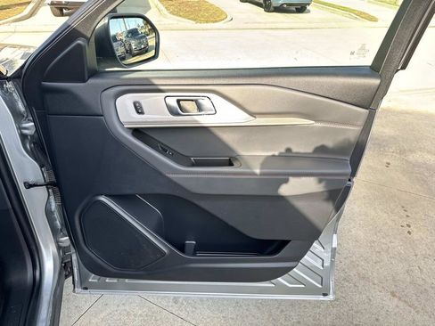 Used 2025 Ford Explorer Active w/ Active Comfort Package image 14