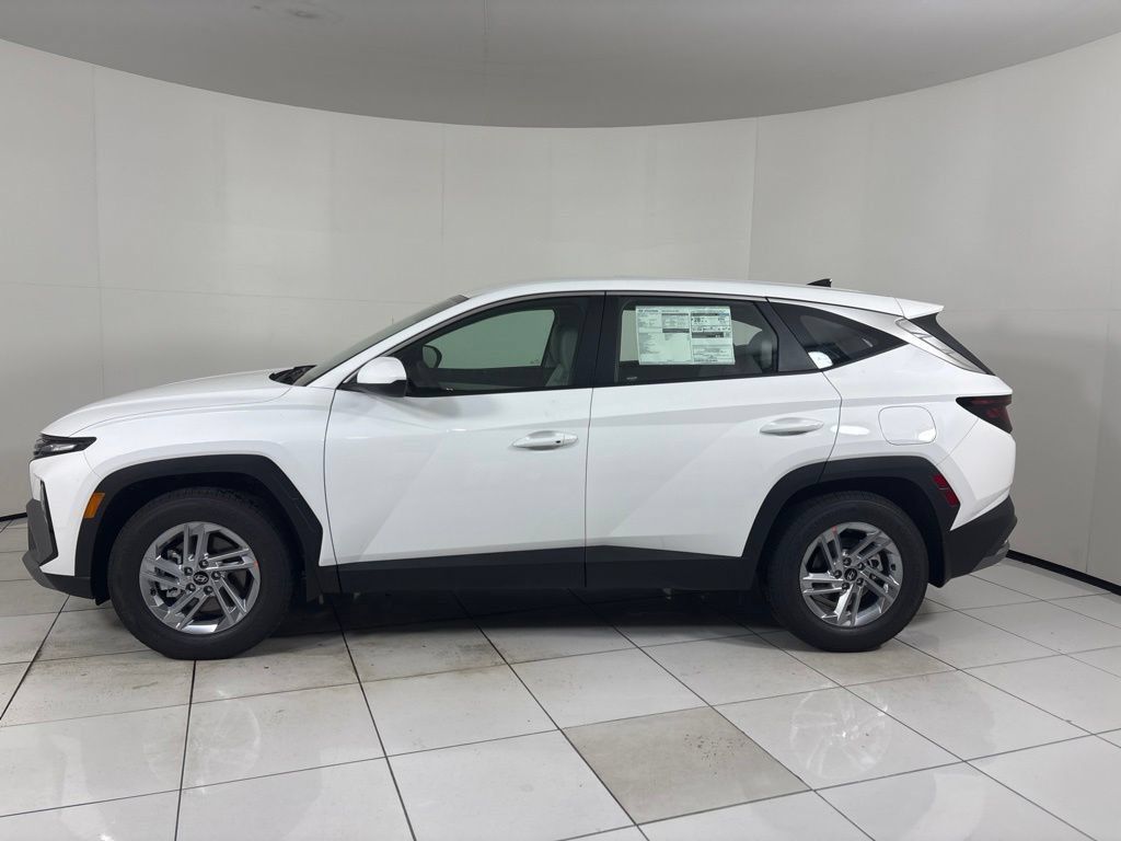 New 2026 Hyundai Tucson SE w/ Tow & Go Package FWD image 2