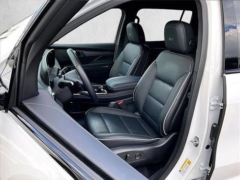 Certified 2025 Buick Enclave Sport Touring w/ Super Cruise Package image 27