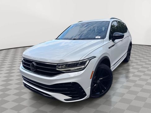 Used 2023 Volkswagen Tiguan SE R-Line FWD image 2