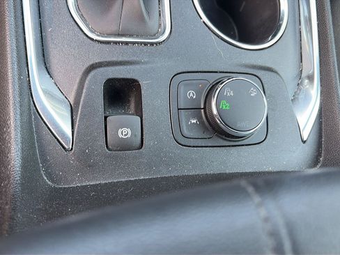Used 2023 Chevrolet Traverse LT AWD/4WD image 16