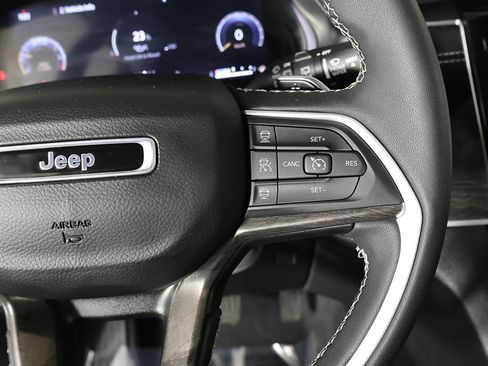 Used 2023 Jeep Grand Cherokee Limited image 43