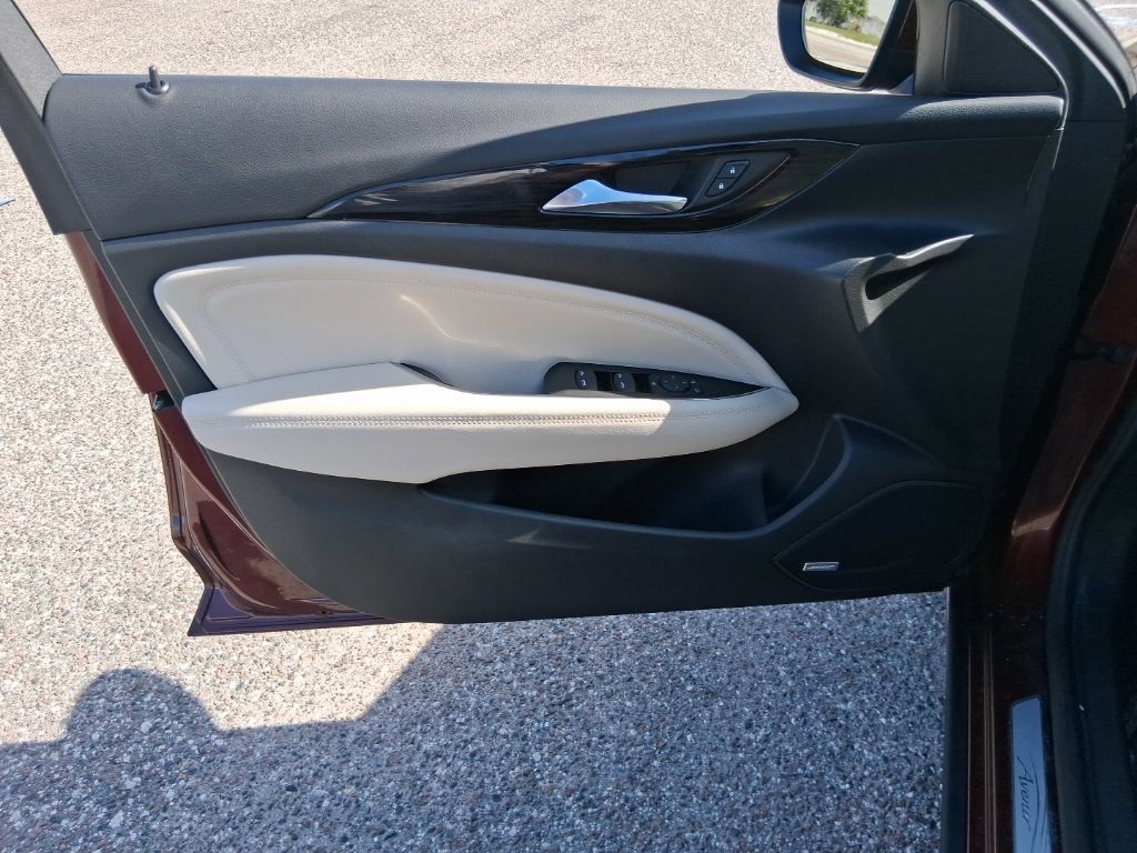 Used 2019 Buick Regal Avenir w/ Driver Confidence Package II FWD image 11