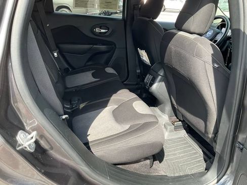 Used 2017 Jeep Cherokee Sport FWD image 14