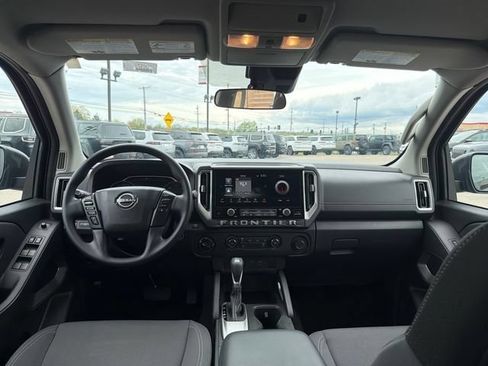 Used 2025 Nissan Frontier SV AWD/4WD image 19