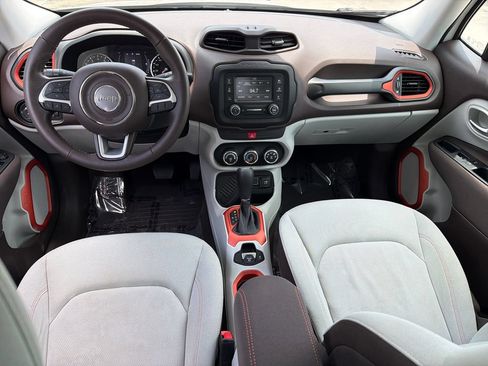 Used 2017 Jeep Renegade Latitude FWD image 14