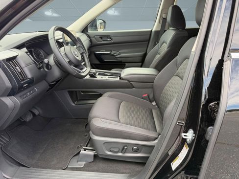 Used 2025 Nissan Pathfinder SV FWD image 9