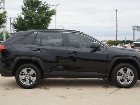 Used 2025 Toyota RAV4 LE AWD/4WD image 10
