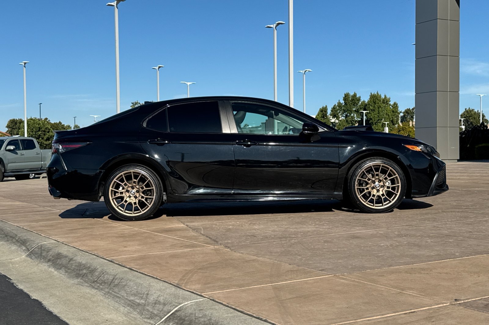 Used 2024 Toyota Camry SE FWD image 3