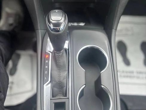Used 2021 Chevrolet Equinox Premier AWD/4WD image 12