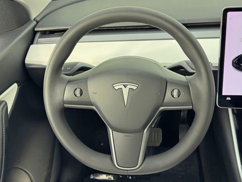 Used 2021 Tesla Model Y Long Range image 18