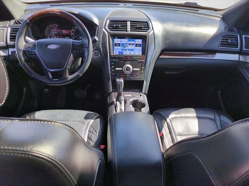 Used 2017 Ford Explorer Platinum image 19