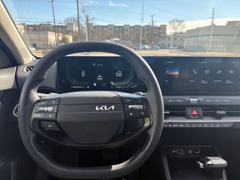 Used 2025 Kia K4 LXS image 33