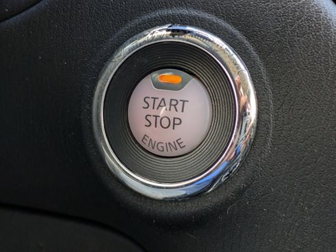 Used 2020 Nissan Pathfinder S image 26