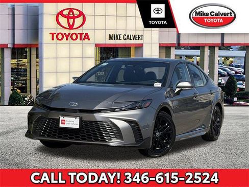 Certified 2025 Toyota Camry SE image 1