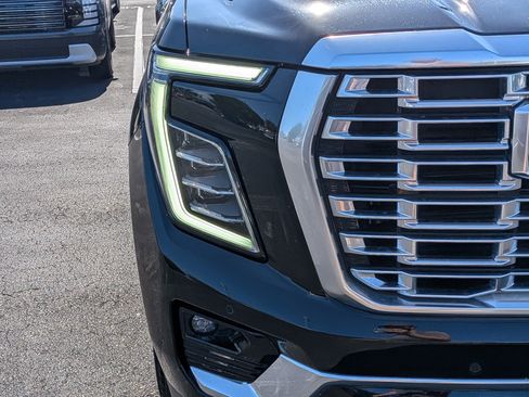 Used 2025 GMC Yukon Denali AWD/4WD image 9