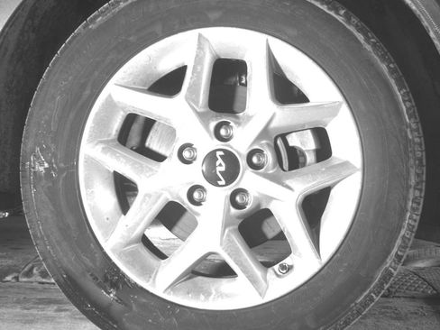 Used 2025 Kia Soul LX w/ LX Technology Package FWD image 18