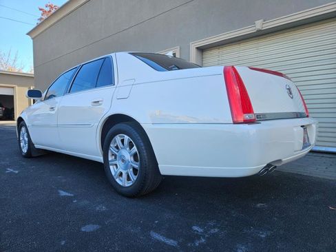 Used 2010 Cadillac DTS image 26