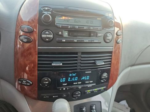 Used 2005 Toyota Sienna XLE w/ XLE Pkg 5 FWD image 12